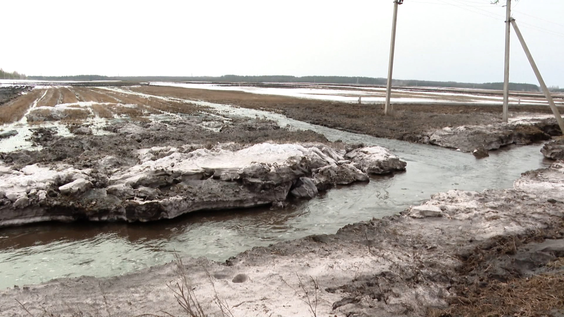 В Чувашии устраняют последствия размыва талой воды —  НациональнаяТелеРадиоКомпания