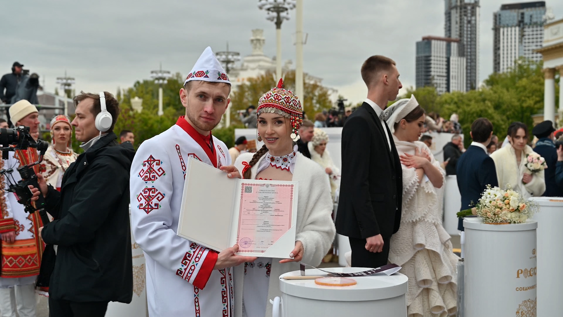 Первый Всероссийский свадебный фестиваль на выставке «Россия» объединил  более 150 пар со всей страны — НациональнаяТелеРадиоКомпания